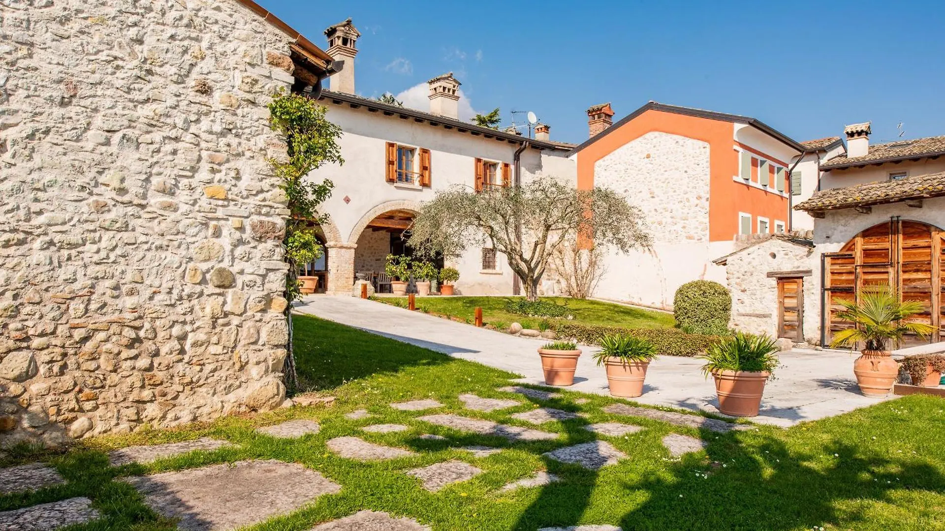 Casale Toscana Costermano sul Garda Italien