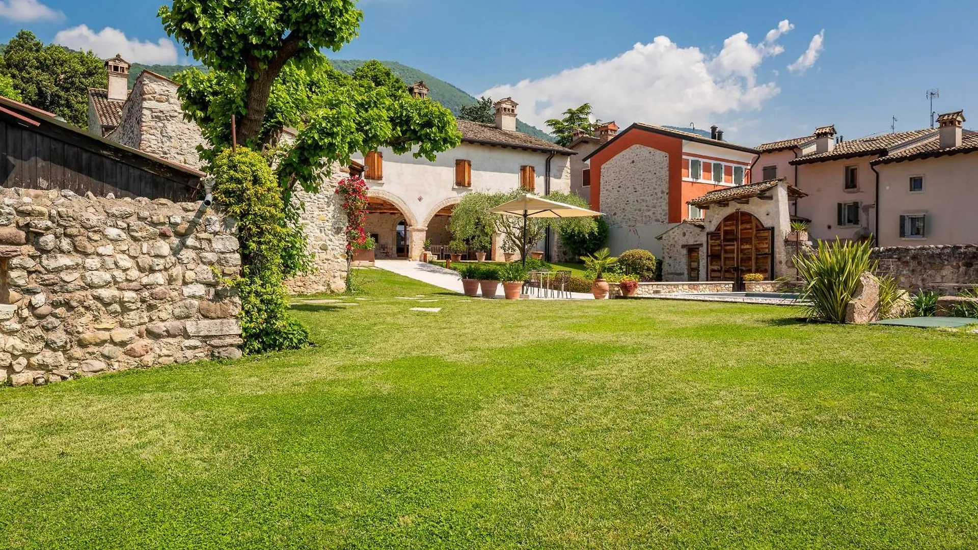 Casale Toscana Costermano sul Garda Italien